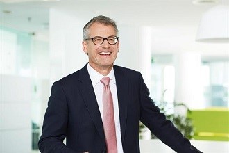 A strong start with a net profit of 313 million euros
